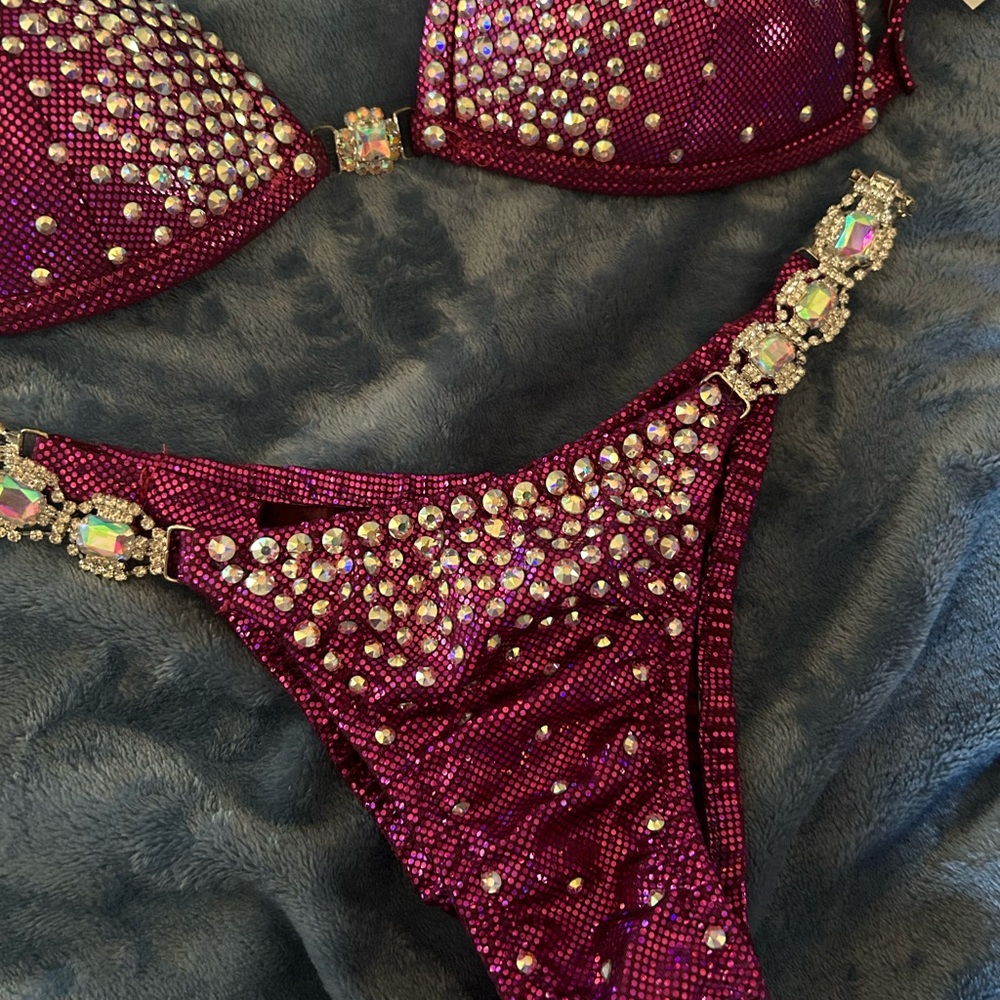 Competition Bikini - image 4